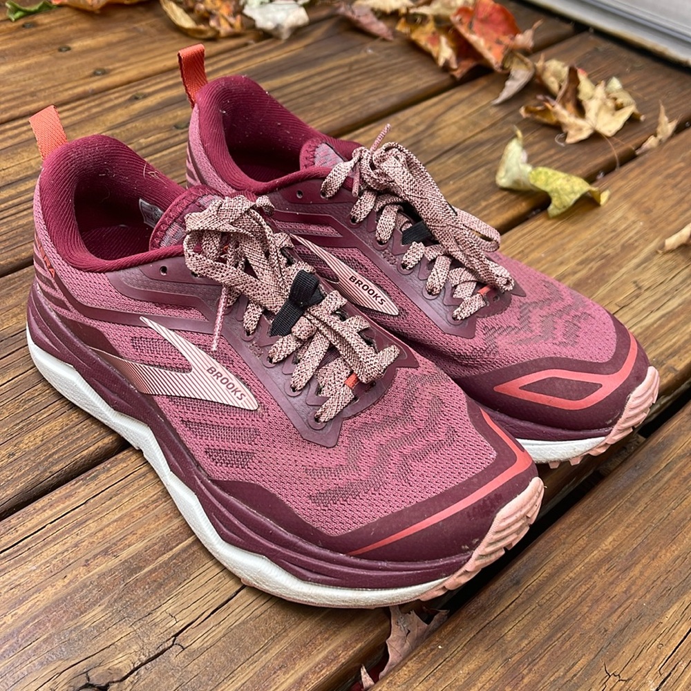 Ruby Brooks Caldera size 6.5
